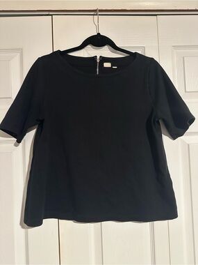 GAP Black Short-Sleeve Women's Top with zipper detail